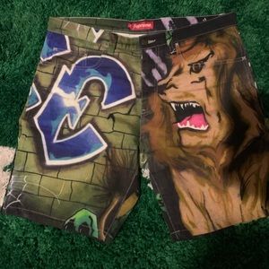Supreme lions den painter shorts